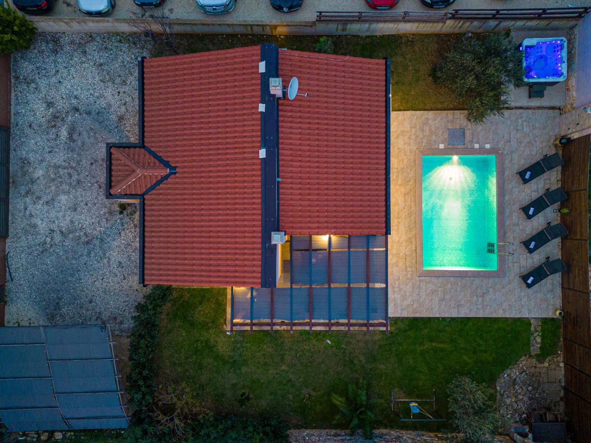 Вилла Bobo Family House With Pool Воднян Экстерьер фото